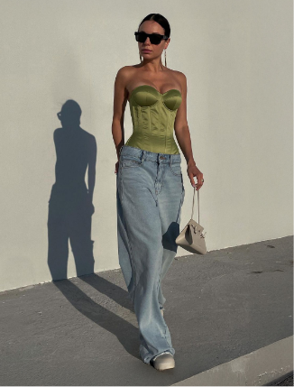 pantalon tiro bajo azul a la moda